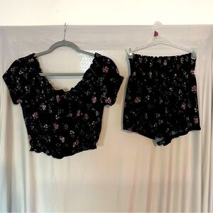 ShoSho 2 Piece Black Floral Crop Top Shorts Set Soft & Comfortable. Size Medium